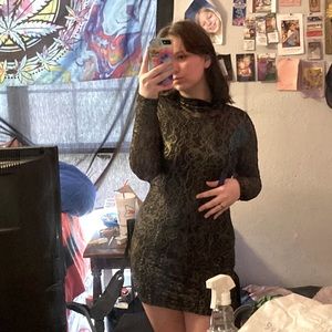 Only worn once. It fits like a medium